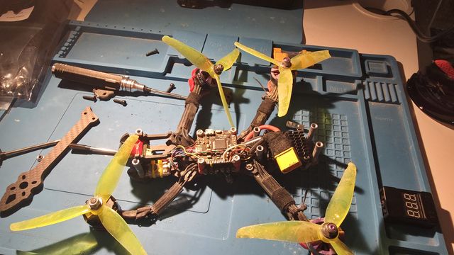רחפן FPV