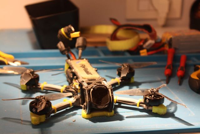 רחפן FPV